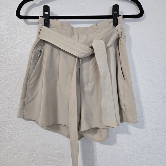Athleta Skyline Short II Size 0 Beige High Waist Belted Pleated Utility Casual - Picture 1 of 6